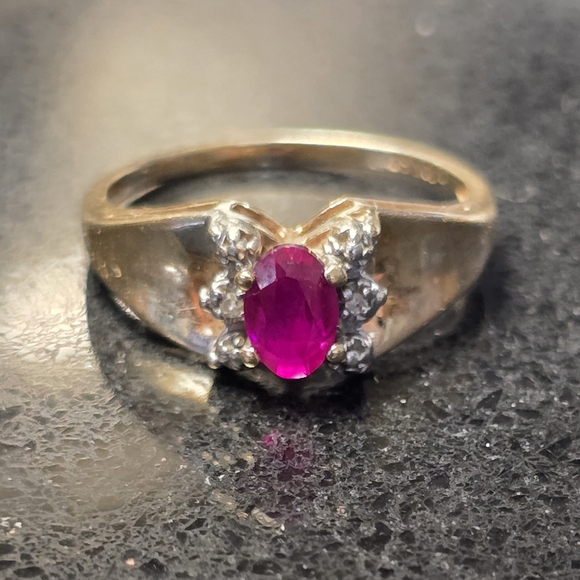 Vintage 10k Gold Ring with Ruby and Diamond Accents. Size 6.5. - Picture 1 of 7